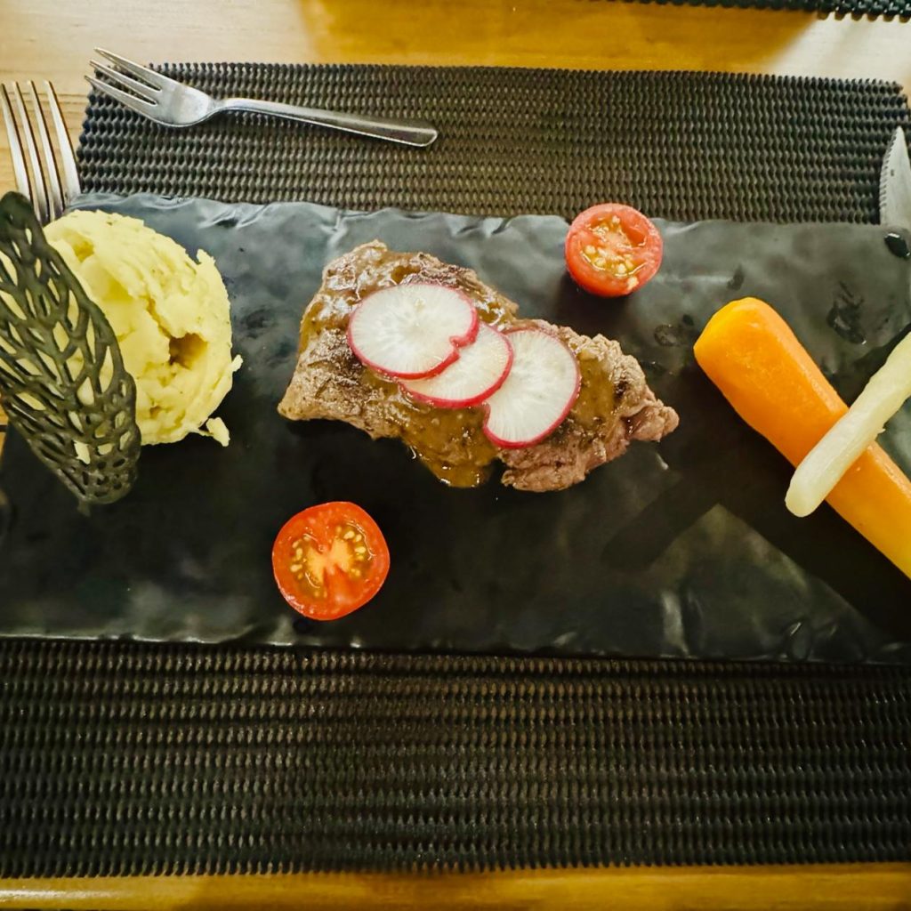 Dinner on Emperor Harmoni